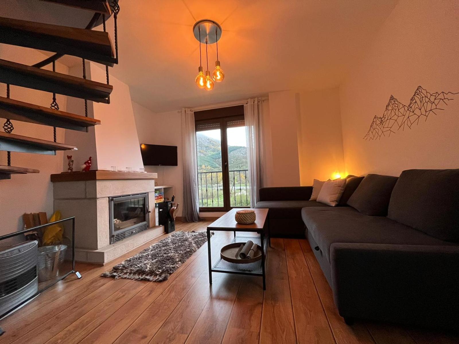 Apartament Duplex El Refugio De Porma Puebla de Lillo Zewnętrze zdjęcie